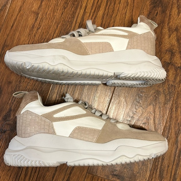 oasis society womans sneaker size 8.5 - Picture 1 of 3
